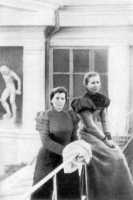 Олена Пчілка та Леся Українка. Ялта (Крим). Фото грудня 1897 - січня 1898 р.